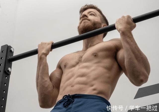 诀窍|想要腹肌做引体向上就对了!教你7招,掌握引体向上训练诀窍