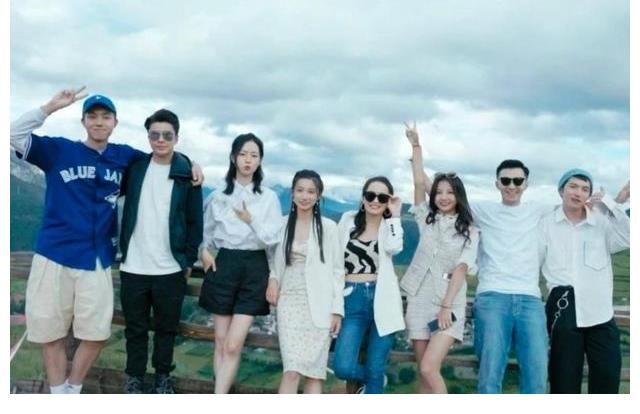 《我們戀愛吧3》阿霜遭網(wǎng)暴后，回懟網(wǎng)友：請給自己家人積點(diǎn)德吧