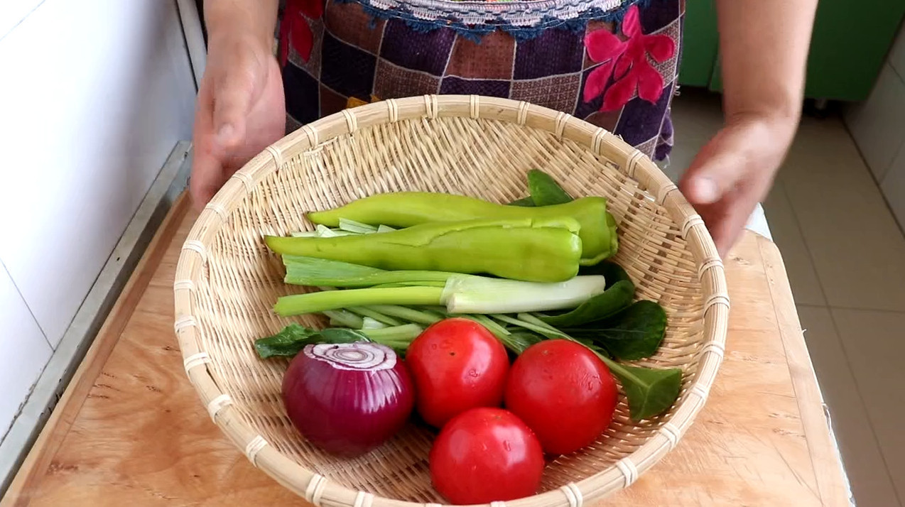 炒拉条子的家常做法,筋道爽滑,味道比饭店里的还好吃