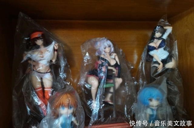 外貌|用保鲜袋来防止手办落灰尘,路人反应买个手办柜岂不是更好