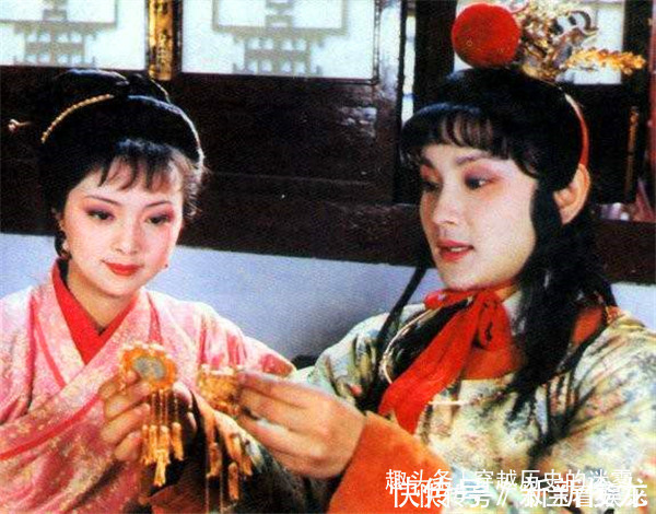 金玉良缘|红楼梦贾宝玉迎娶薛宝钗,贾母为何不出手她再看一个人的态度