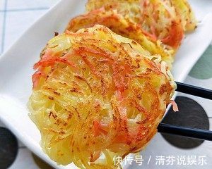 一个土豆就能做出3人的早餐,外酥内软不油腻,孩子吃了忘不了!