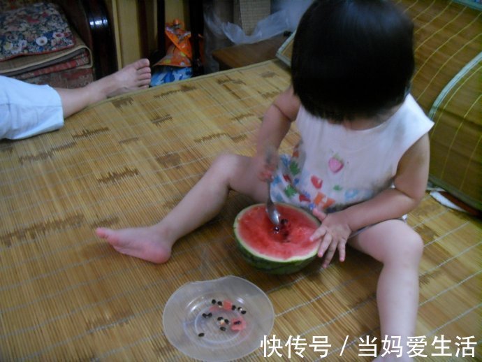 孩子|过来人总说“小儿无六月”,夏季再热也别碰3件事,简直太毁娃了