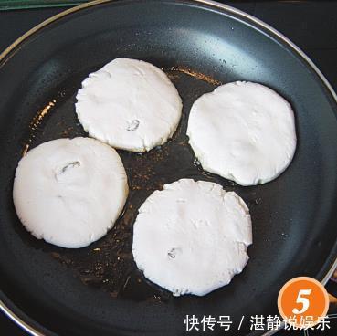 用料|用料少,步骤简单,这样做的糯米饼,柔软香甜,放凉了也不会硬