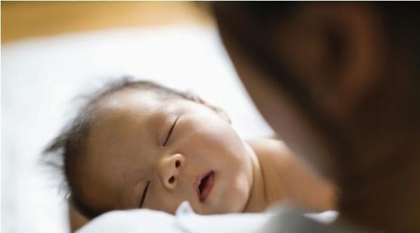 睡眠质量|宝宝几个月开始可以睡整觉?给孩子养成4个好习惯,睡得好身体壮
