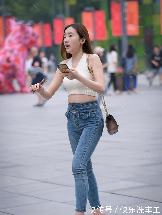 舒适 搭配休闲裤轻松打造女神,增加整体时尚感!