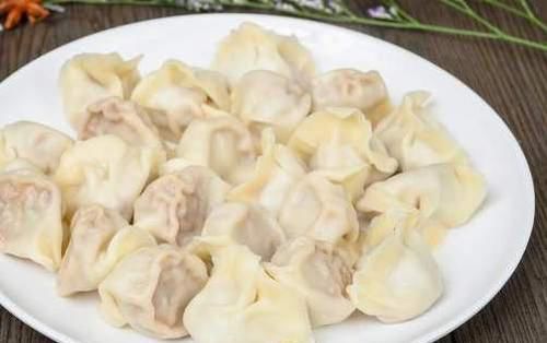 羊肉馅饺子怎样做才好吃？记得多放一味料，饺子鲜嫩多汁没膻味