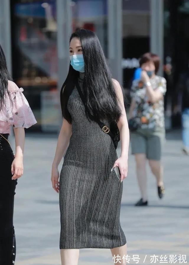 身材高挑|别具一格的短裤美女，展现现代女性的都市感