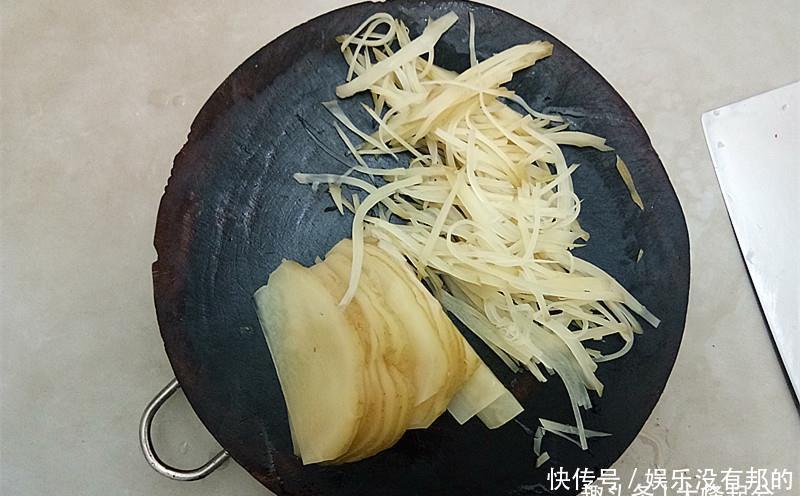 老北京酱咸菜丝,丝丝入味,夹空心小烧饼吃比肉还香