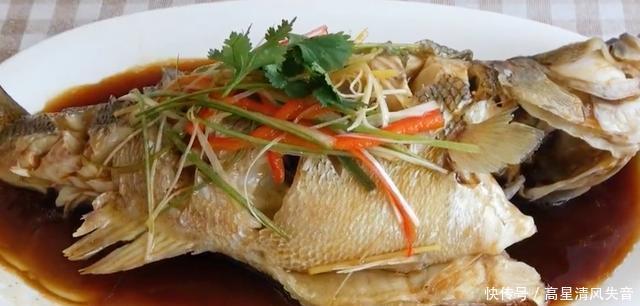 正确|清蒸鱼切记别放料酒和盐,教你正确做法,鱼肉鲜嫩多汁,不腥不老