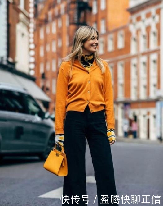 穿毛衣别再“老一套”了,今冬流行“撞色叠穿”,温柔又有女人味