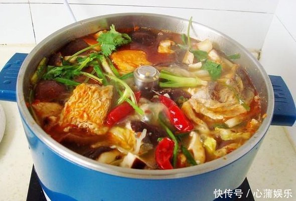 鱼火锅式的菜肴,家中小电锅用起来,鱼肉这样炖才美味