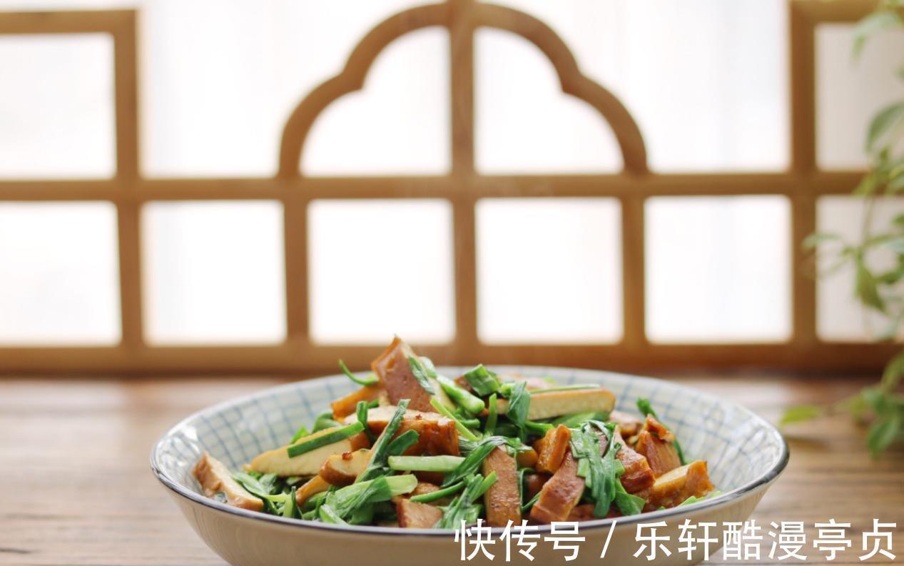 蒜苗炒豆干|蒜苗和豆干搭配,简单炒一炒,鲜美下饭,好吃又解馋