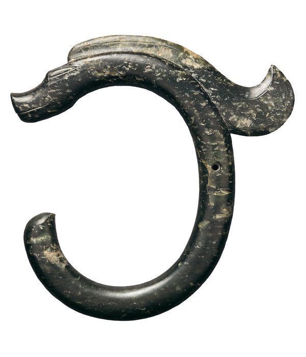 红山|红山文化玉器神秘色彩的图腾象征,材料质地细密,造型深厚凝重