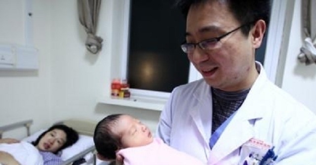 急产|产妇刚进产房就生了,娃“呱唧”一声落地,医护当场愣住:这么快!