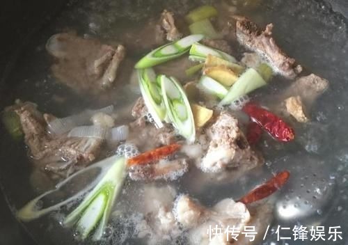 在家炖羊肉时，这3样东西一定要放，汤浓肉香，一点膻味也没有