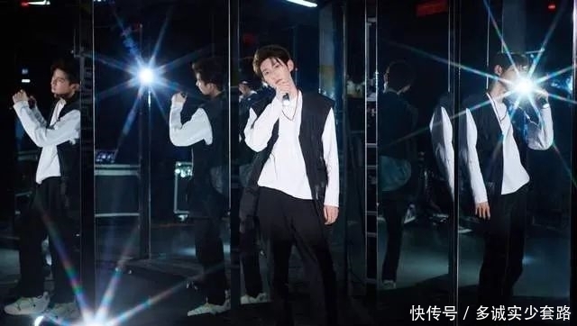 奇艺剧本杀|王俊凯和小狗比赛,奔跑途中处处揶揄小狗,网友都看不下去了