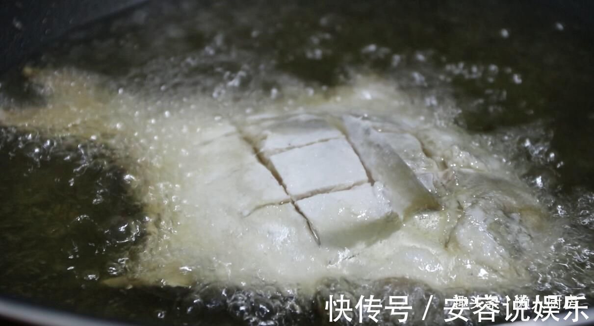 鲳鱼怎么做好吃教你做椒盐鲳鱼，外酥里嫩，皮不破肉不散