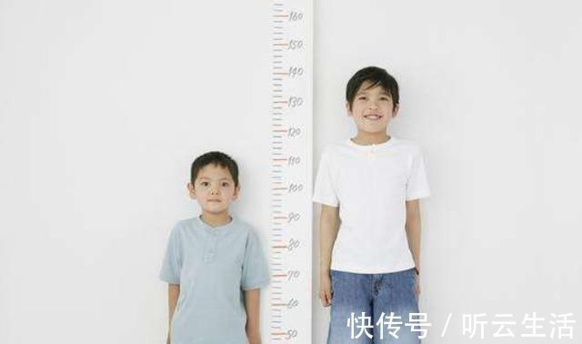 双胞胎|双胞胎一个自己带,一个奶奶带,半年后身高差距大,亲妈很后悔