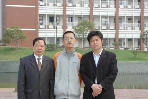 “数学天才”被保送北大，大学毕业后选择出家，还俗后给人打工