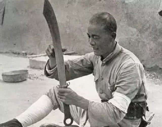 大砍刀|二战时期，大砍刀能劈断日本刺刀吗？老兵说了你可能不信