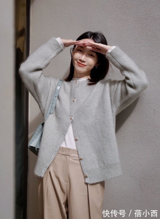 条纹衫 春天不一定穿衬衫才好看,穿针织衫搭配半身裙,裤子照样时髦高级