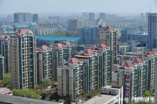 郊区|买房时,是选“郊区新房”还是“市中心的老房”内行人给出答案