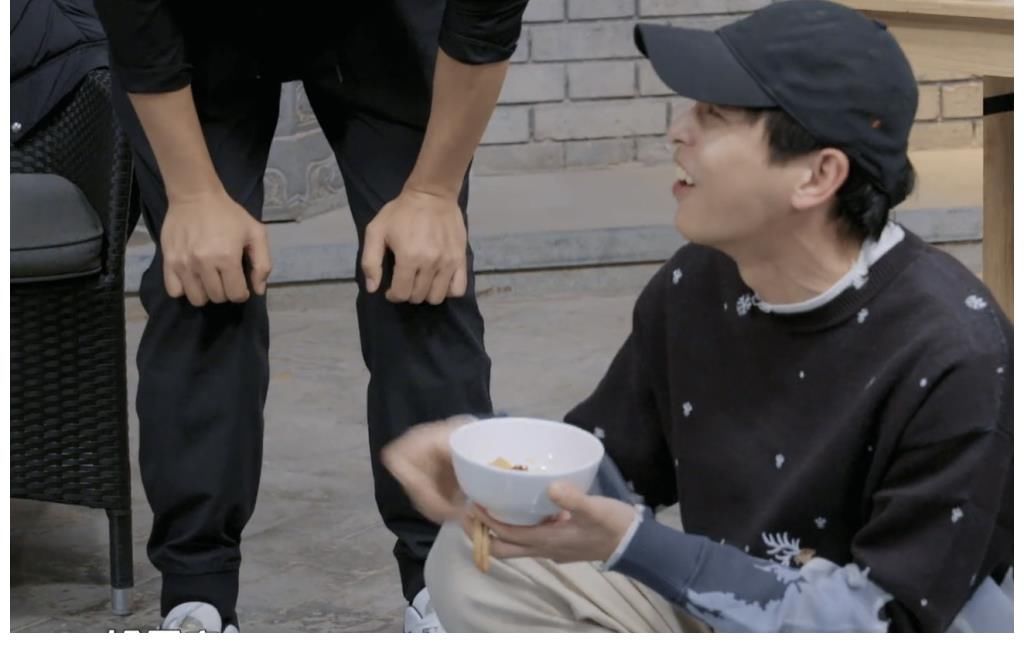 邓超给家人做biangbiang面，没放油泼辣子，孙俪激动发文秀恩爱