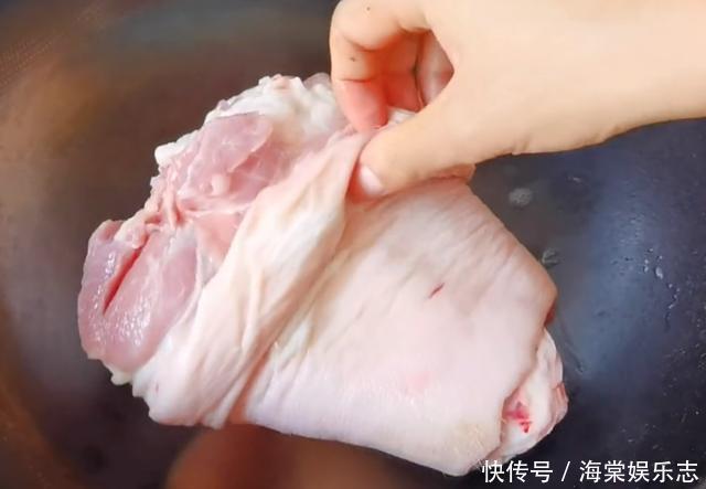 入味|3斤肘子扔到油锅里,不炖不红烧,出锅入味不油腻,吃着过瘾解馋