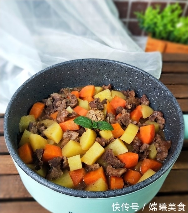 补充蛋白质|手把手教你家常版炖土豆,软烂鲜香,汤汁鲜美,好吃又下饭!