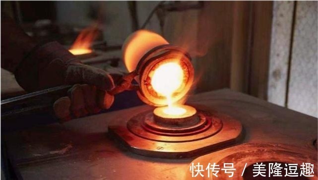 史记&乞丐捡到7斤金疙瘩,熔掉后当黄金卖了,专家怒了:3个亿没了