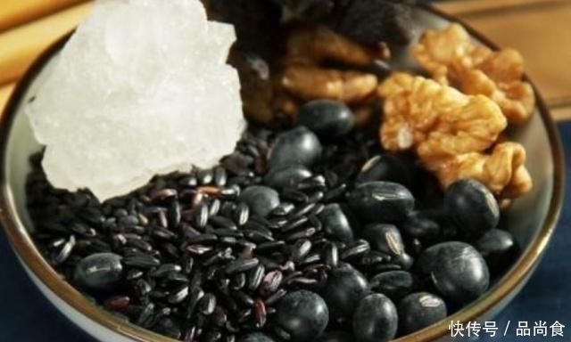 核桃|没事别拔白头发,每天吃点它,远离白头发烦恼,长出乌黑亮发