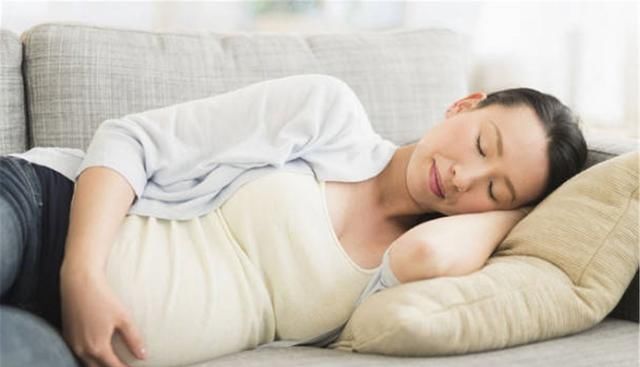 夏雨|怀孕后睡个好觉真是太难了,掌握这3种睡姿,孕妈一觉睡到大天亮