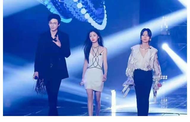 從《中國(guó)好聲音》到《我們的歌》，單依純一路高歌，越來(lái)越火！