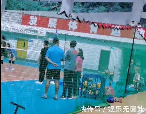 中国女排|郎平到北师大授课,引很多人围观,网友仍希望郎导再执教中国女排