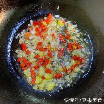 你做的泡椒香菜牛肉，和饭店大厨相比，只差这一步