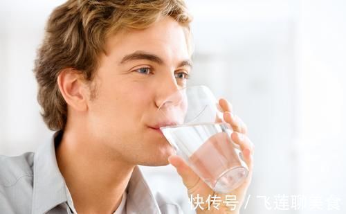 水能|糖尿病患者多喝水能稀释血液黏稠度、降低血糖值?用研究结论说话