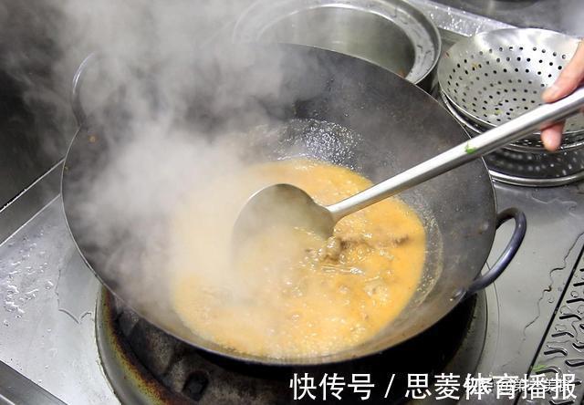 配菜|水煮牛肉要不要先腌制，厨师长告诉你正确做法，香辣鲜嫩又下饭