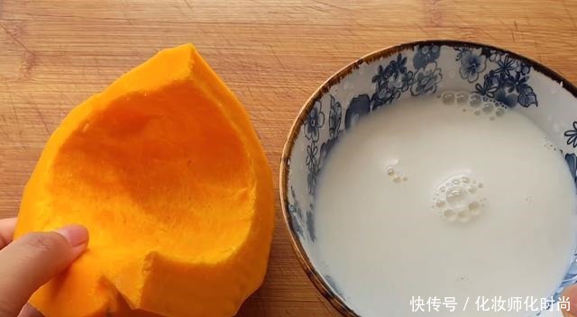 不用|半个南瓜,一碗牛奶,不用发面,奶香浓郁,松软香甜,孩子抢着吃