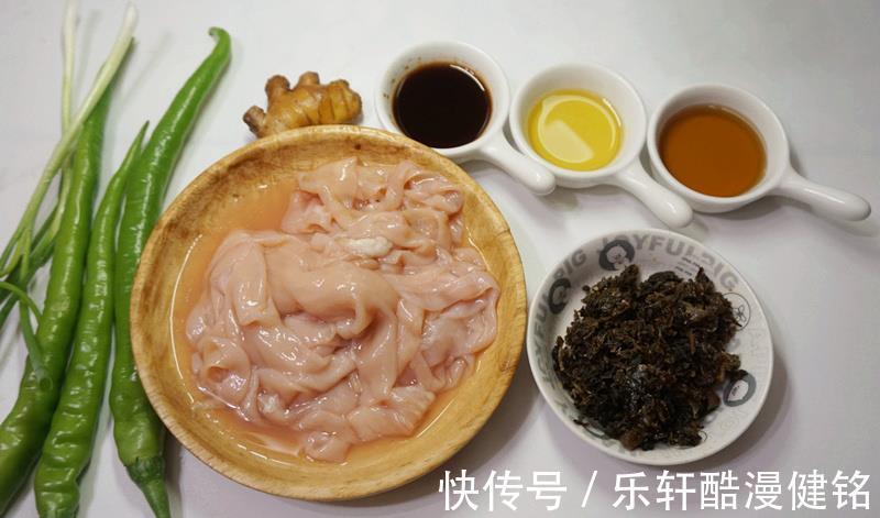 快手|辣炒碎米芽鹅肠，鲜嫩爽脆，快手简单，每一口都是味蕾的享受