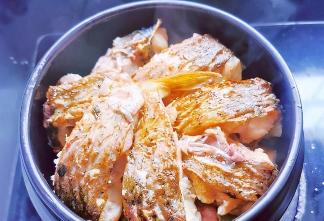 我家一周吃3次的鱼肉做法,砂锅一焖鲜香嫩滑,吃一次就爱上了