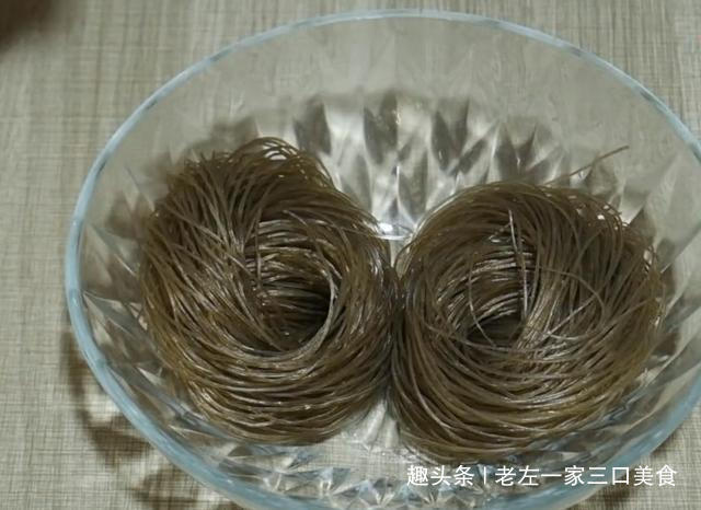 大厨教你白菜炖粉条最好吃的做法,吃起来热气腾腾,越吃越过瘾
