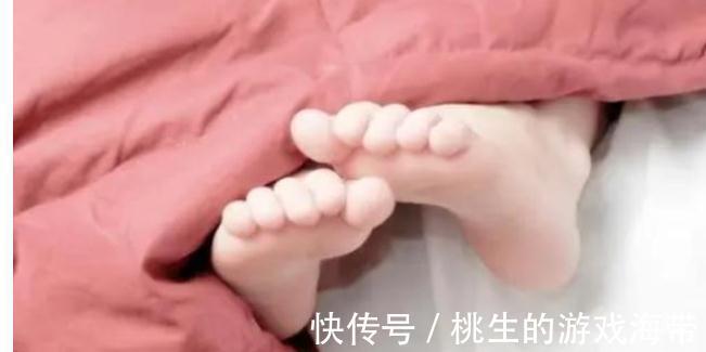 深度睡眠|睡觉时,喜欢把脚“露在外面”,好还是不好?不妨看下