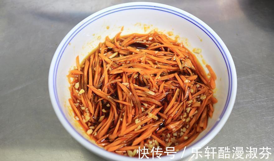 草酸|菠菜别总炒着吃，拌一拌，5分钟就上桌，家人抢着吃