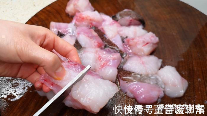 蛤蟆鱼|入秋后,遇到此鱼别不懂吃,营养极高,女性要多吃,炖豆腐吃最香