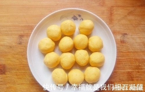 玉米淀粉|南瓜新吃法,我家每周准做一次,软糯香甜真美味,比炒的好吃多了