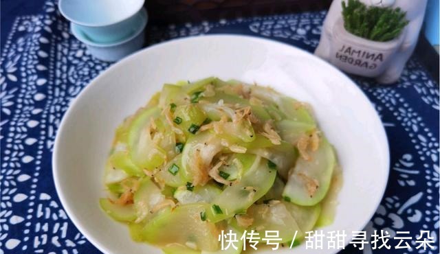 西葫芦|秋天，我家儿子爱吃这菜，做法特简单，营养极高，孩子长个头！