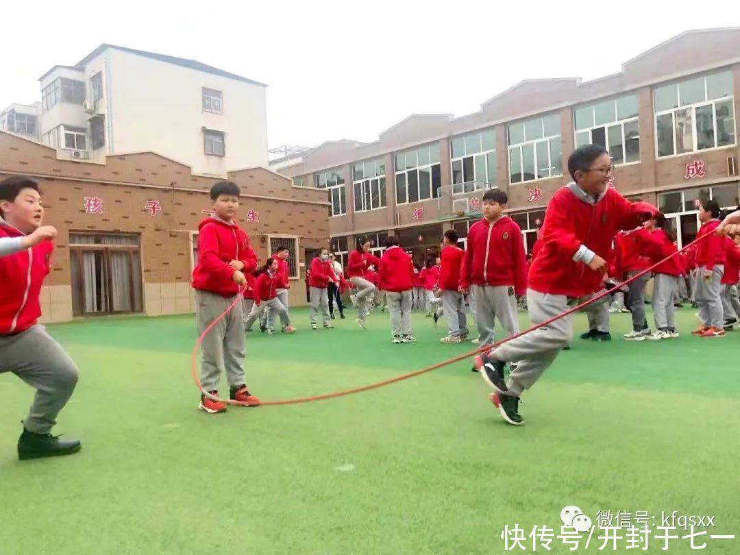 开封市求实小学：跳绳 还得看我的