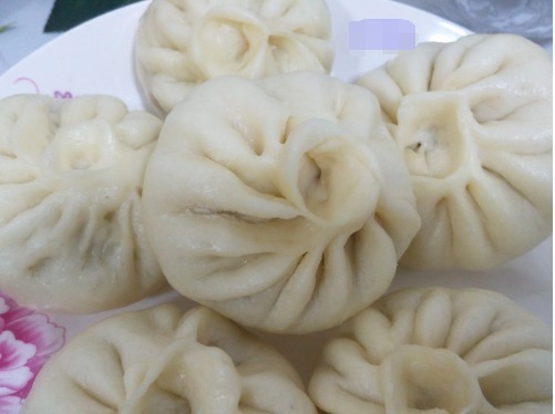 这个包子没有肉却特别鲜,只用俩食材,一个负责香,一个负责鲜!