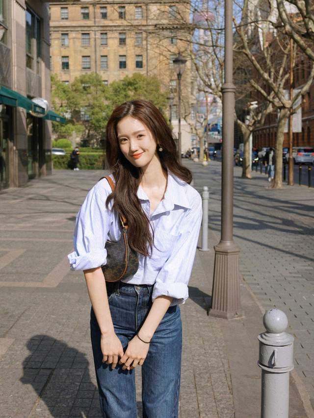 减龄|3、40岁这样穿“贼”好看,针织开衫搭配牛仔阔腿裤,清爽又减龄